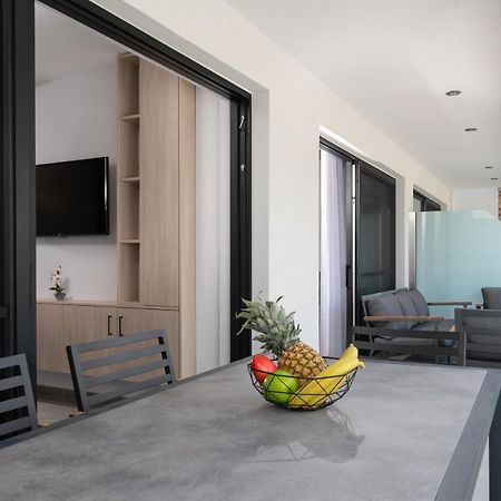 Sky Luxury Suites サルティ エクステリア 写真