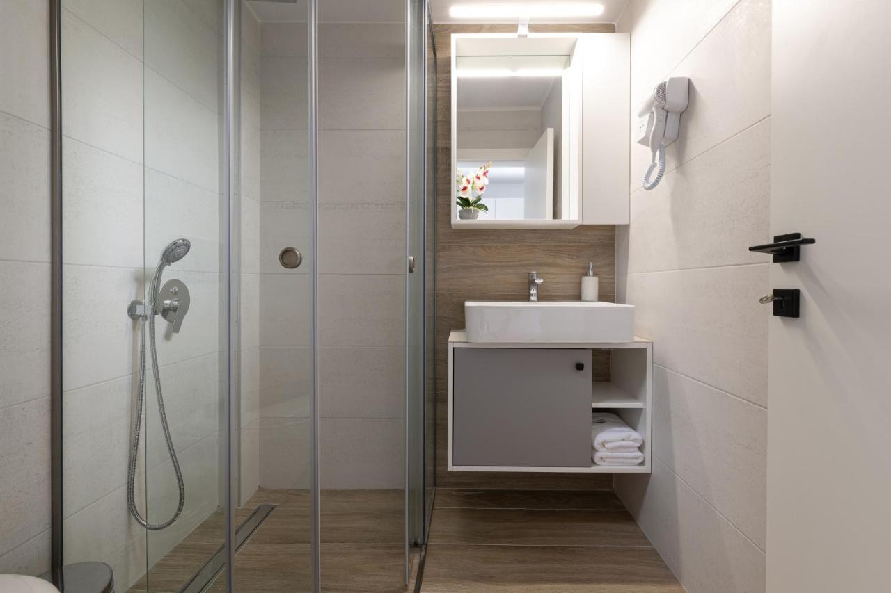 Sky Luxury Suites サルティ エクステリア 写真